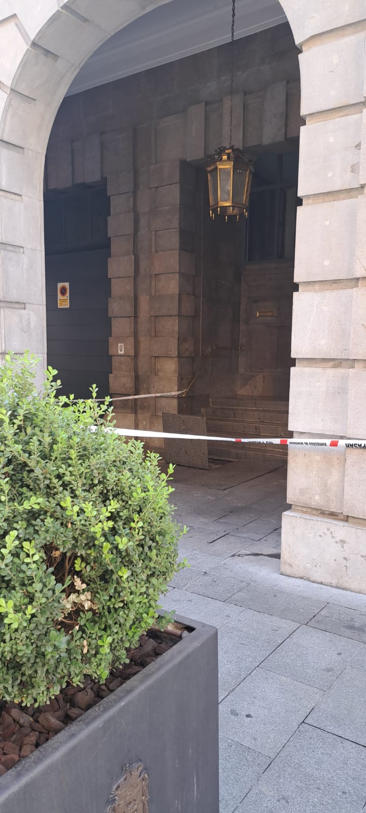 El incendio en el edificio de Correos, en imágenes