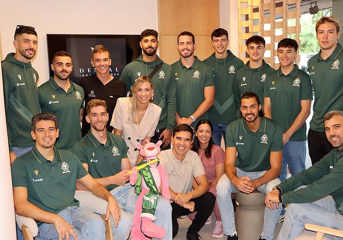 El equipo blanquiverde se 'revisó' la boca por si haqy que morder algún título.