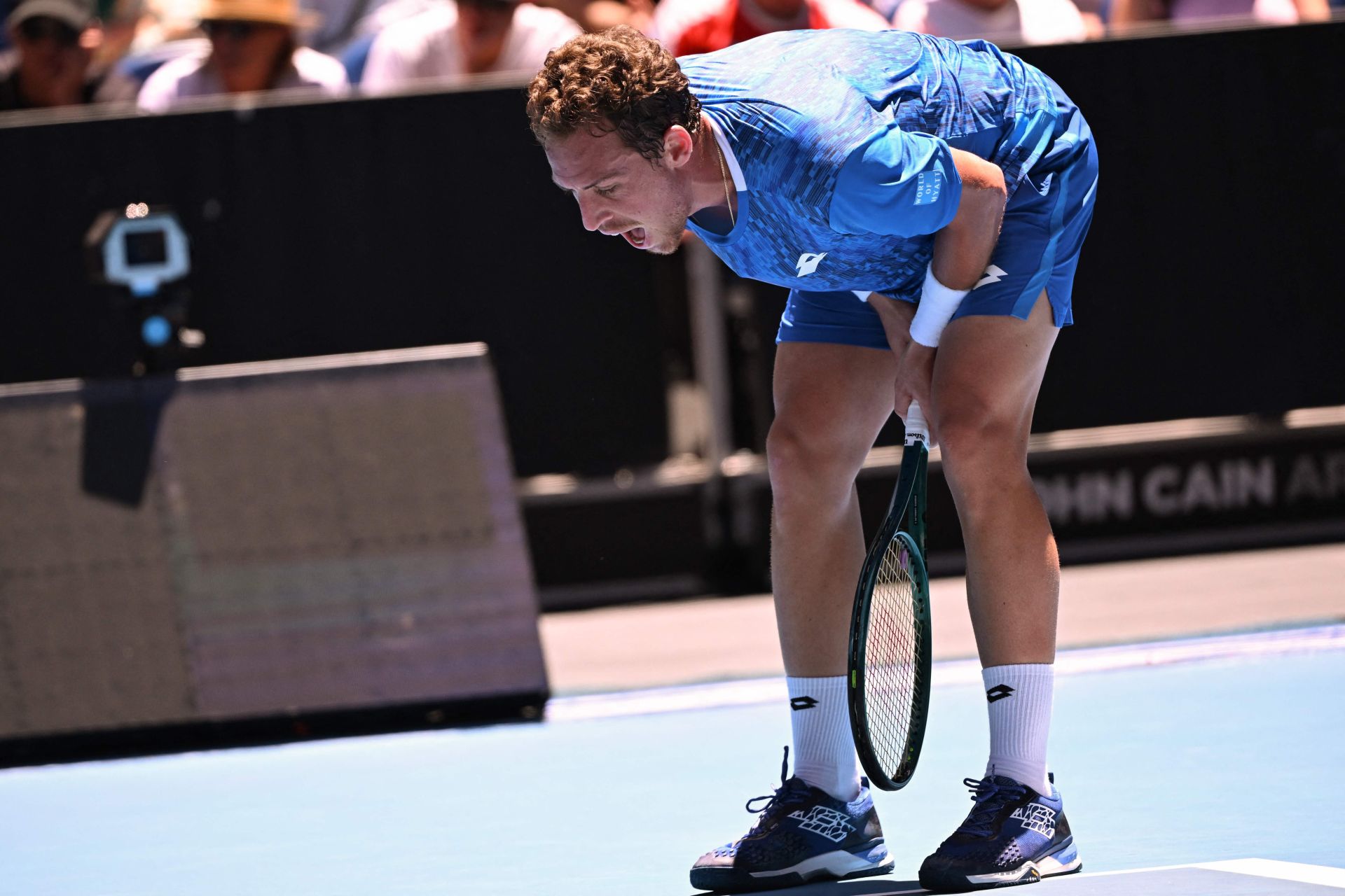 Enfado de Roberto Carballés al toparse de nuevo con problemas físicos en el torneo de Braga.