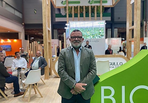 El presidente de Coprohníjar, Francisco de Ves, en su stand en Fruit Attraction.