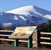 Paisaje forestal en el Parque Nacional de Sierra Nevada desde el puerto de La Ragua