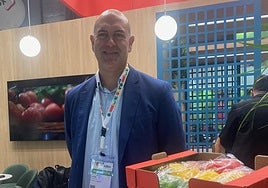 El CEO de La Unión, Jesús Barranco, en su stand en Fruit Attraction,