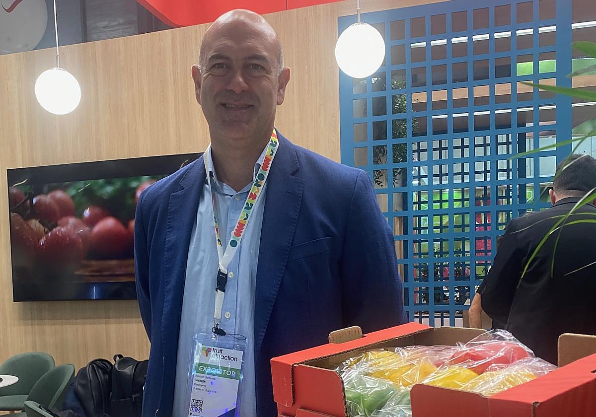 El CEO de La Unión, Jesús Barranco, en su stand en Fruit Attraction,