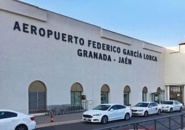 Entrada aeropuerto Granada-Jaén, por el momento.