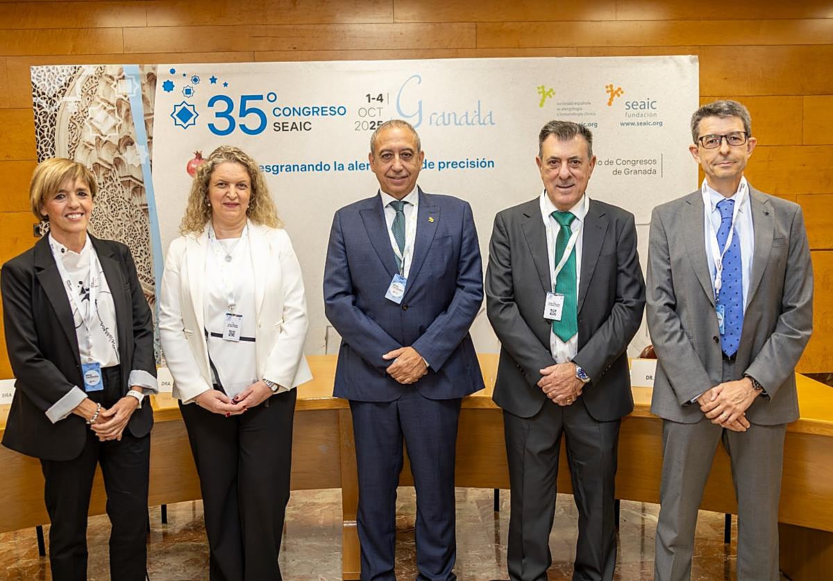 Los anfitriones del Congreso de la Sociedad Española de Alergología, ayer en el Palacio de Congresos.