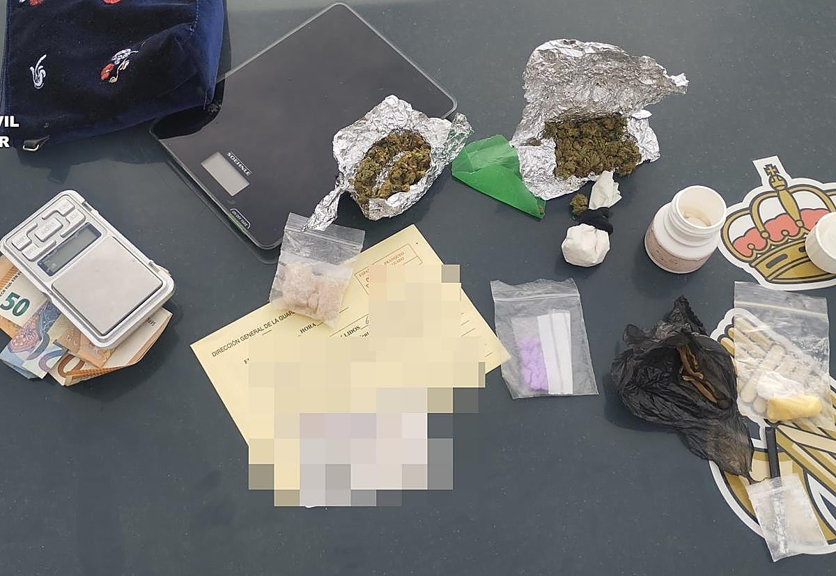 Drogas intervenidas a la mujer en Albolote.