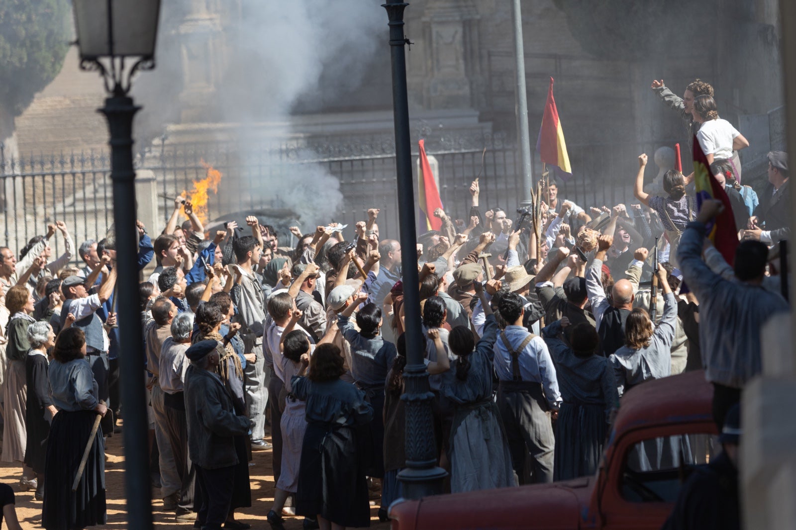 Las imágenes de los Javis en la Plaza de Santa Ana rodando para su nueva película