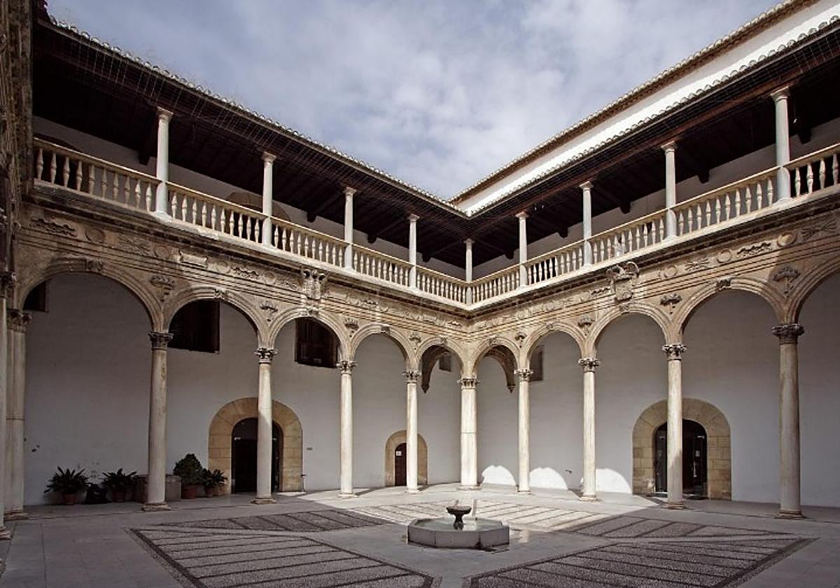 La UGR saca a licitación la restauración del Patio de los Mármoles por 800.000 euros