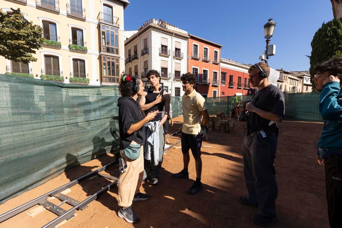 Las imágenes de los Javis en la Plaza de Santa Ana rodando para su nueva película
