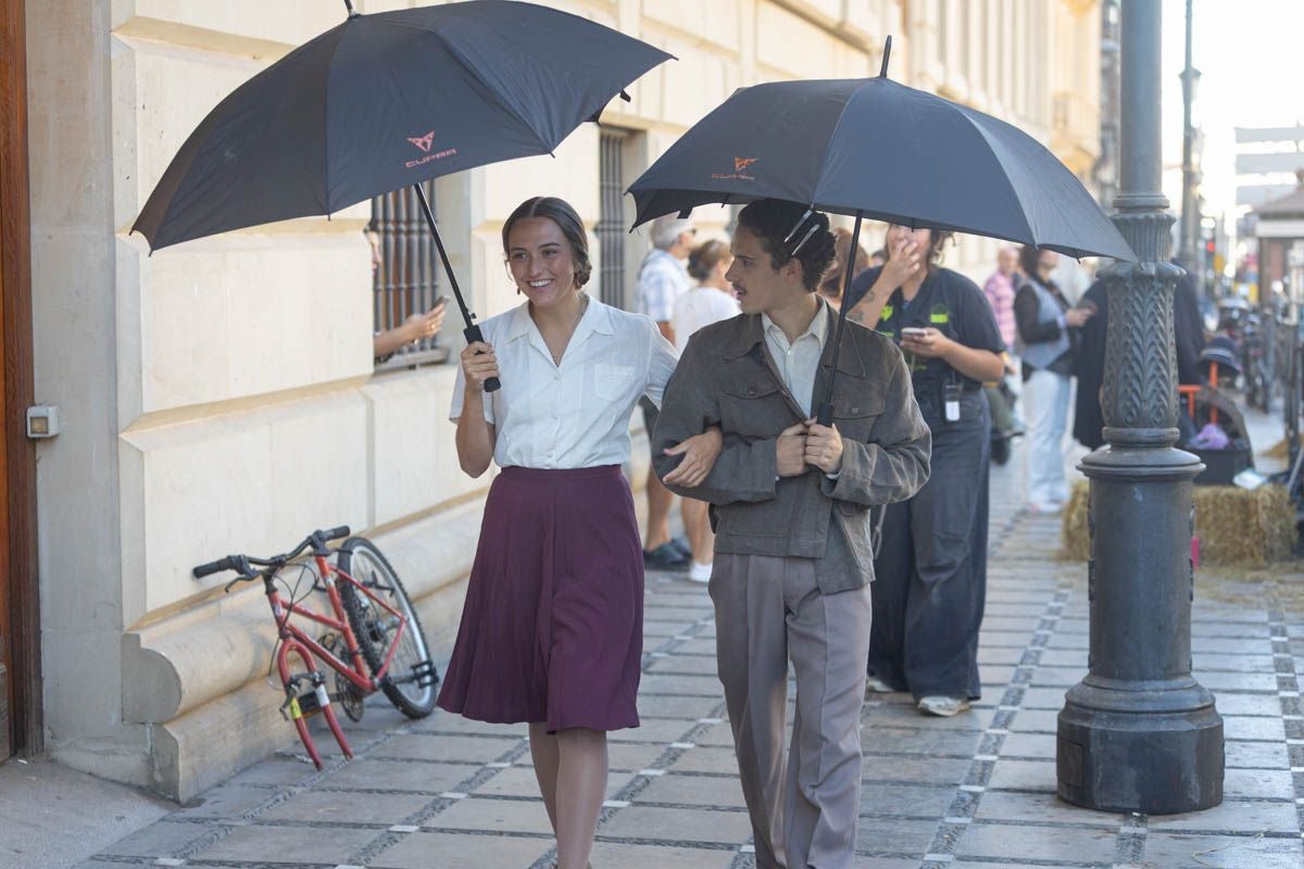 Las imágenes de los Javis en la Plaza de Santa Ana rodando para su nueva película