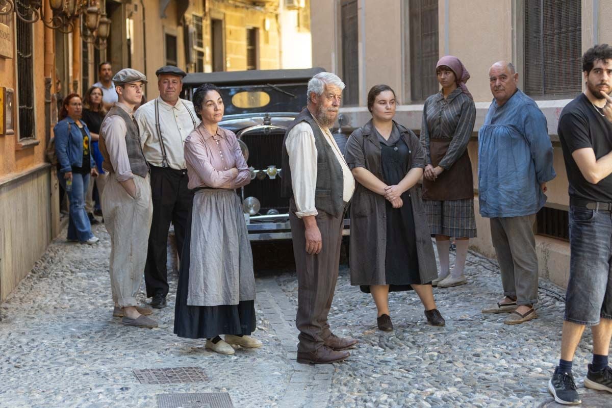 Las imágenes de los Javis en la Plaza de Santa Ana rodando para su nueva película