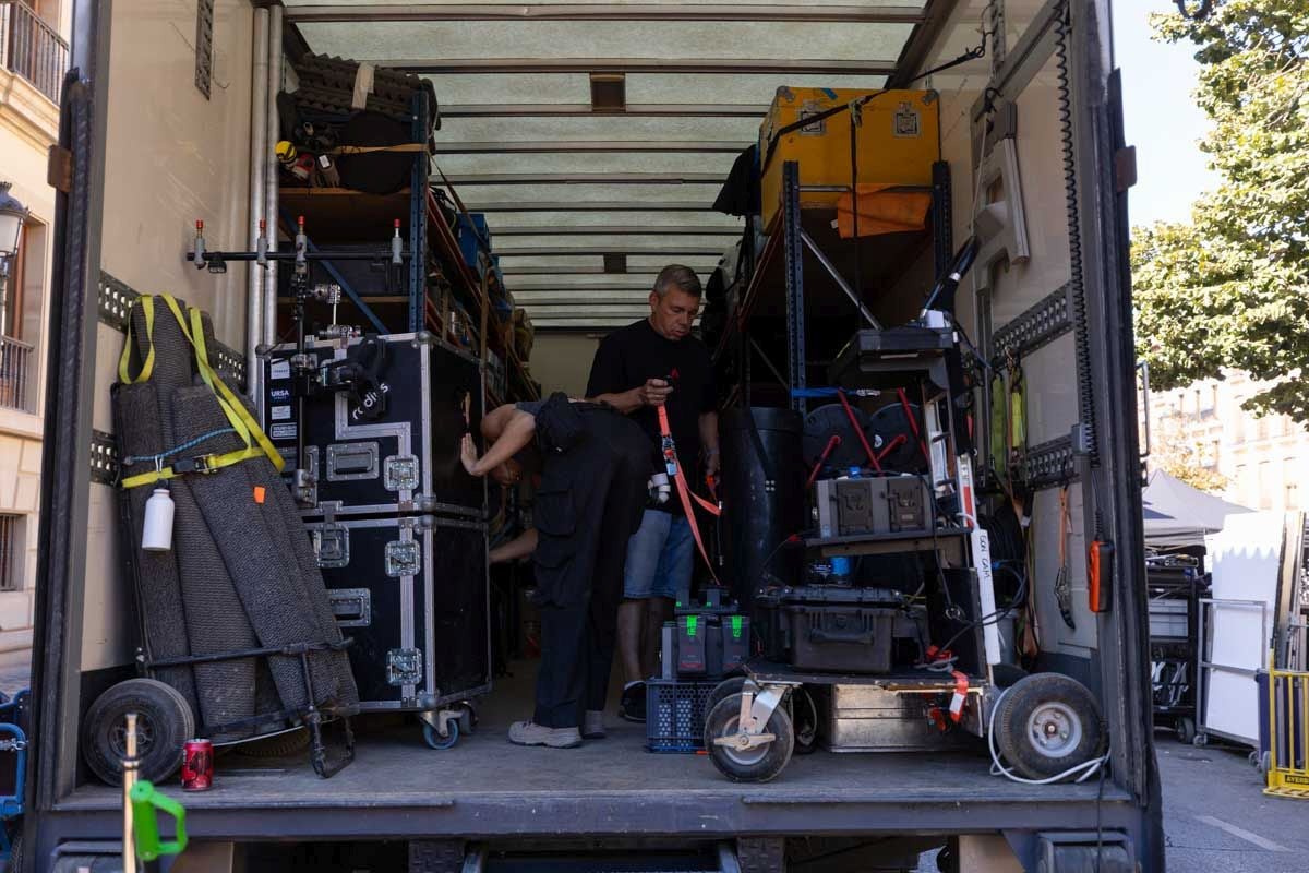 Las imágenes de los Javis en la Plaza de Santa Ana rodando para su nueva película