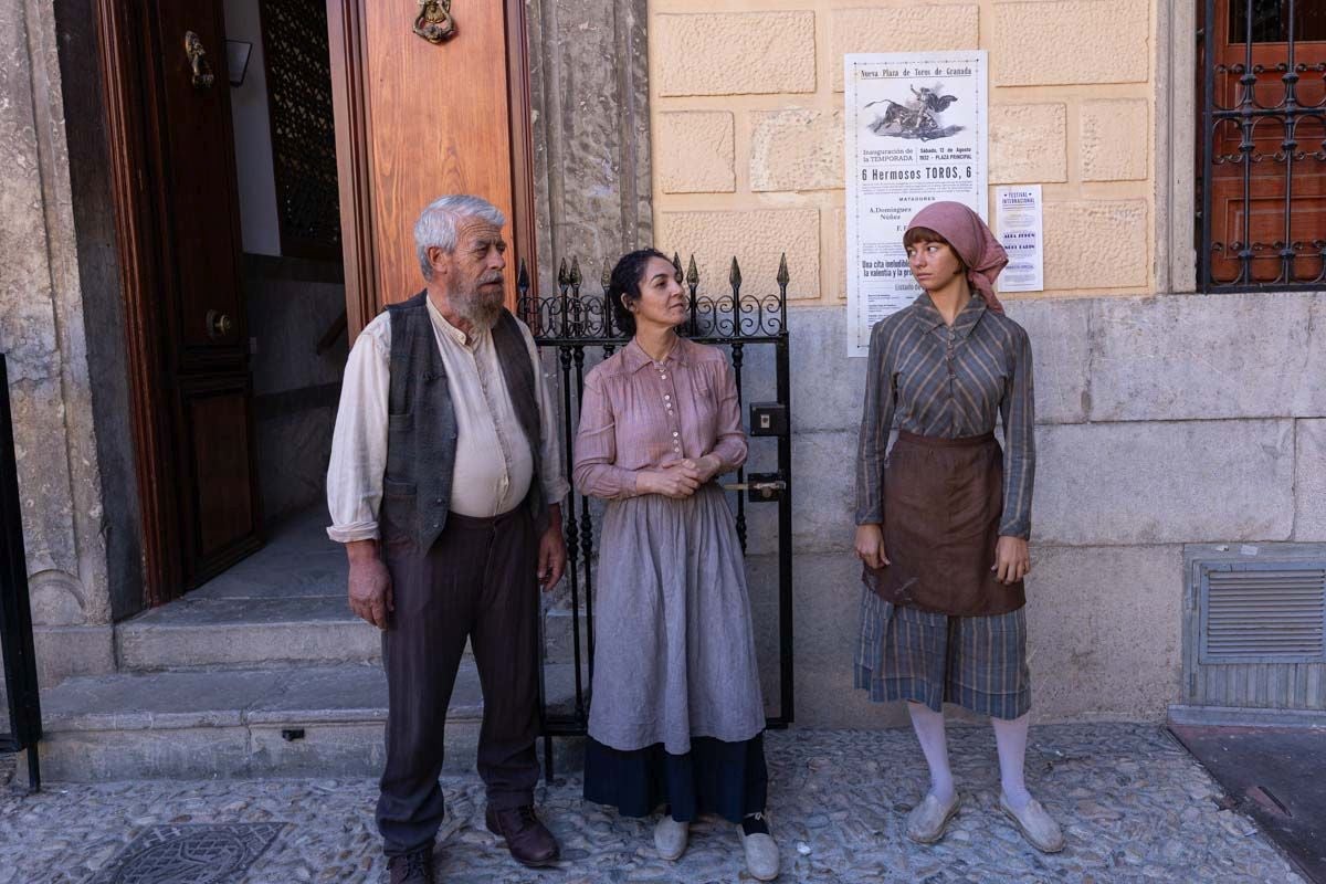 Las imágenes de los Javis en la Plaza de Santa Ana rodando para su nueva película