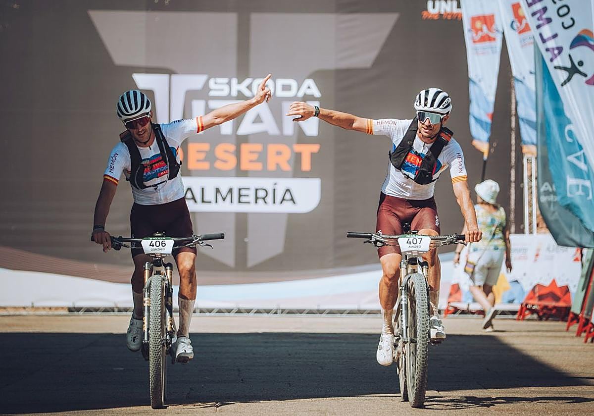 Luis Ángel Maté y Natalia Fischer lideran la primera cita de la Škoda Titan Desert Almería