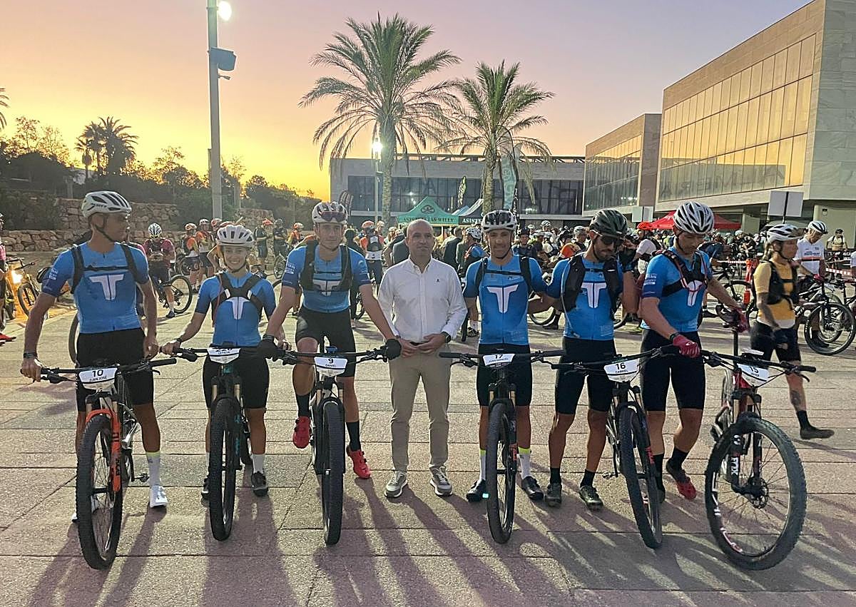 Imagen secundaria 1 - Luis Ángel Maté y Natalia Fischer lideran la primera cita de la Škoda Titan Desert Almería