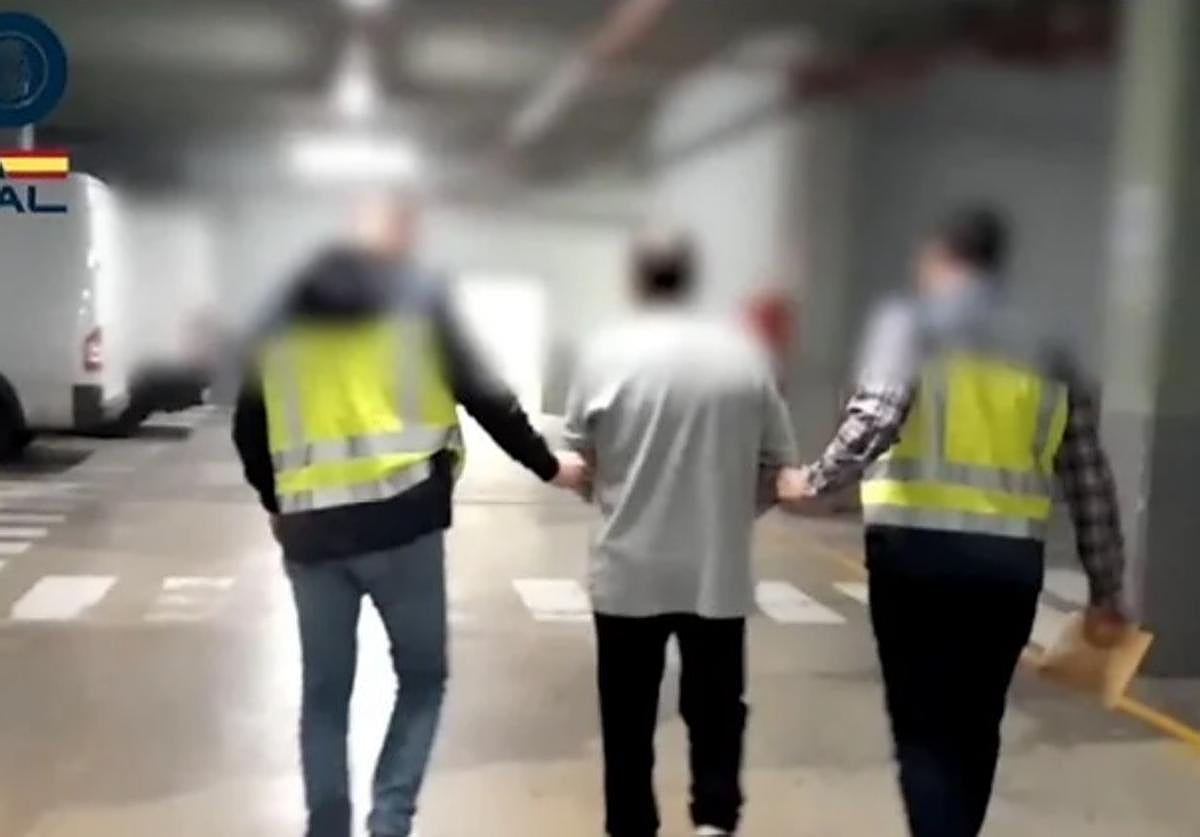 El acusado, tras ser detenido por la Policía Nacional.