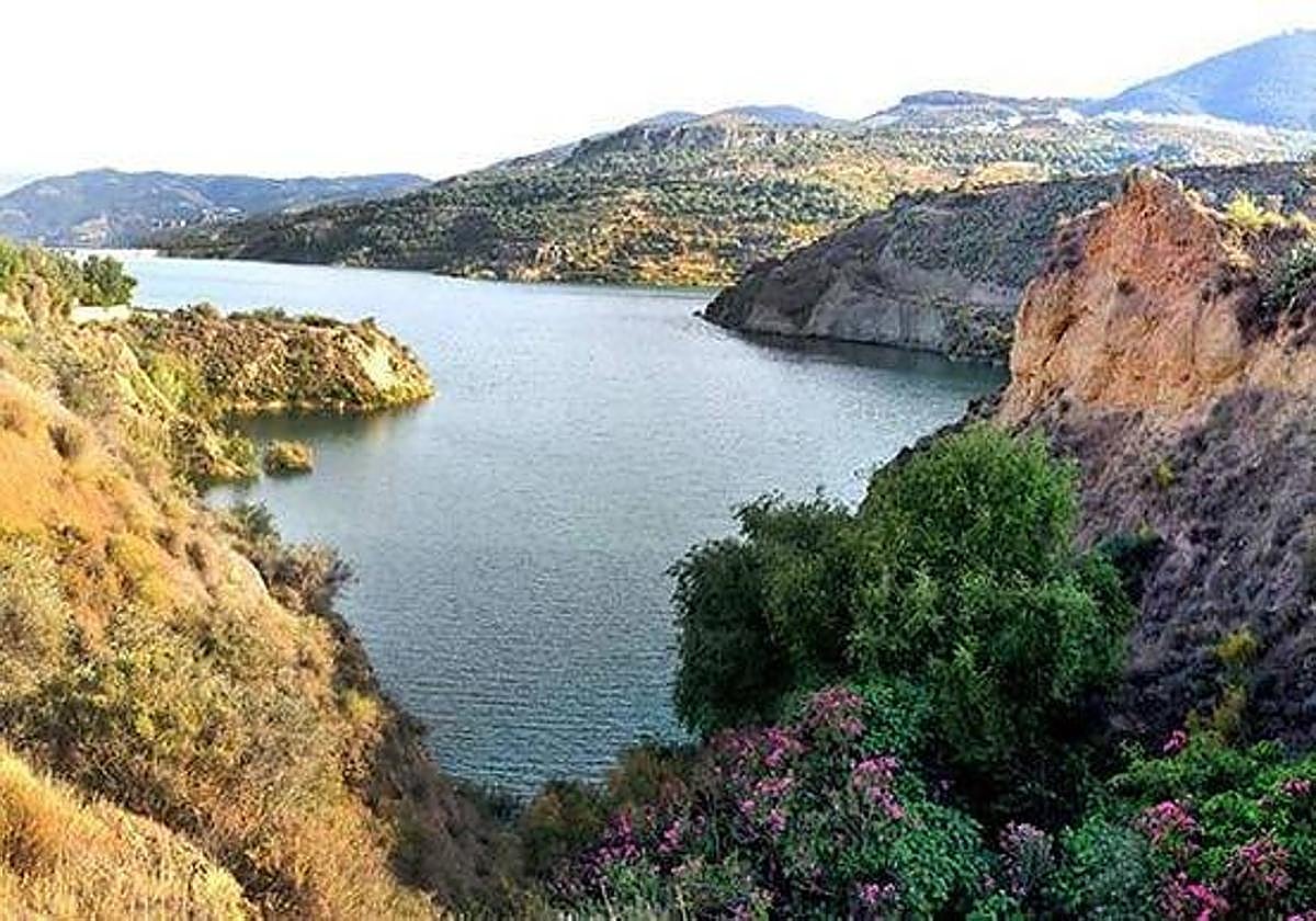 Tres embalses de Granada empiezan el año hidrológico en mínimos históricos recientes