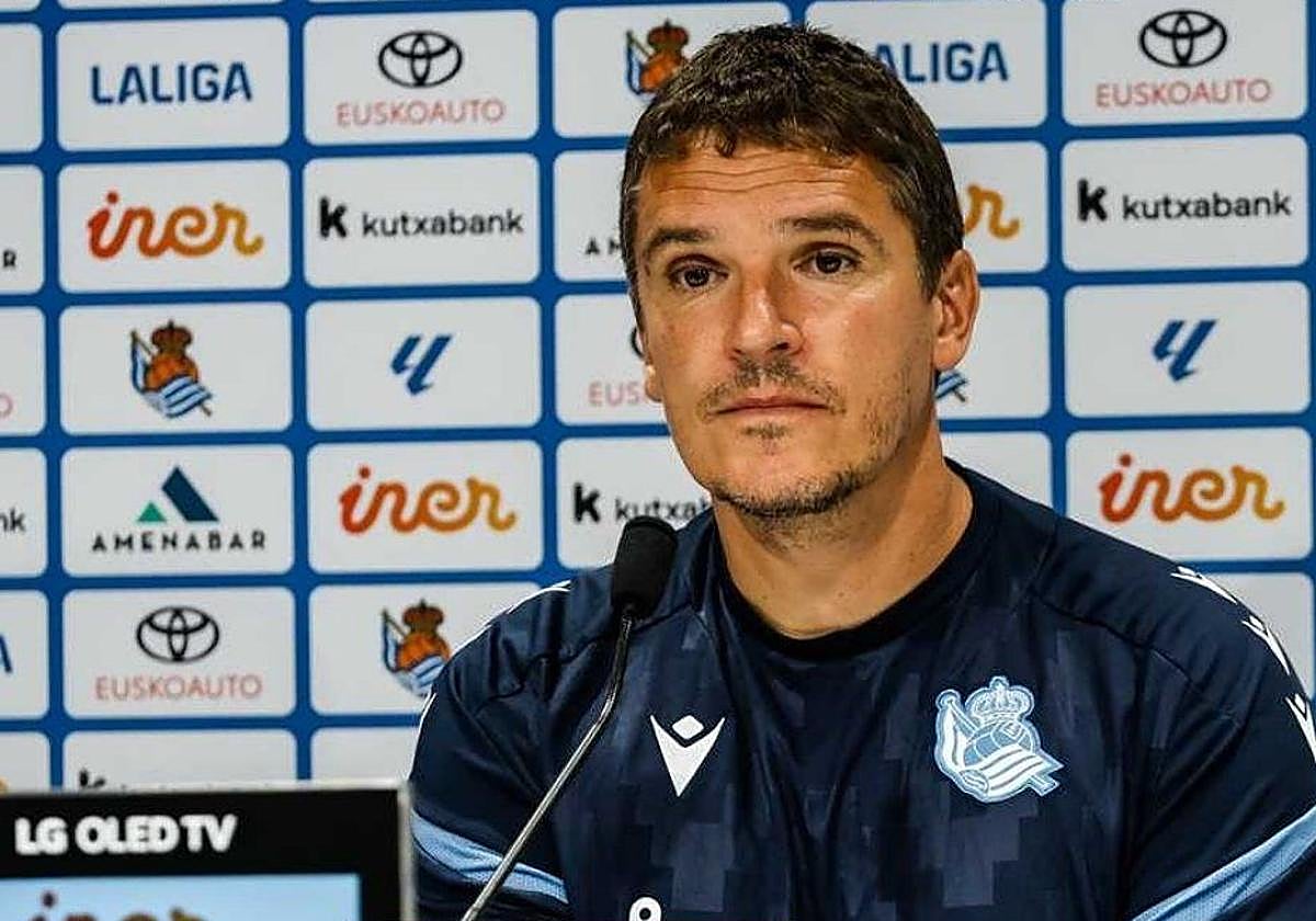 El entrenador de la Real Sociedad B, Jon Ansotegi, en sala de prensa.