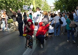 Los médicos en mitad de la Gran Vía.