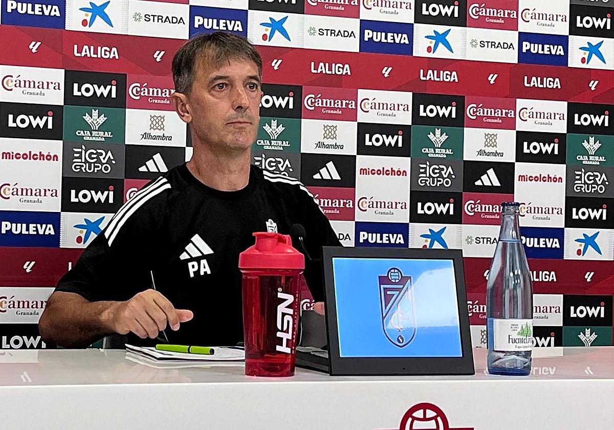 Pacheta, al comienzo de su comparecencia.