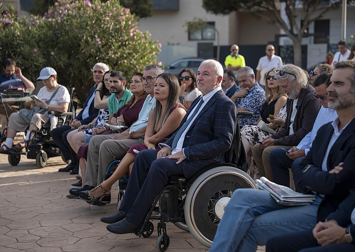 Imagen secundaria 1 - Verdiblanca pone la primera piedra de su nueva sede con el apoyo de Almería