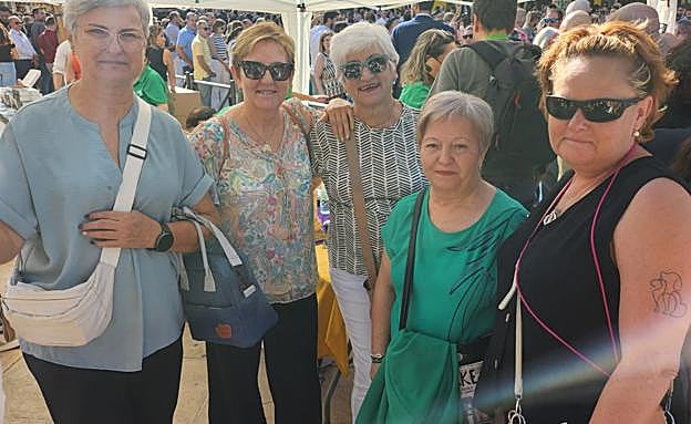 Amigas y vecinas de toda la vida de Monte Lope-Álvarez.