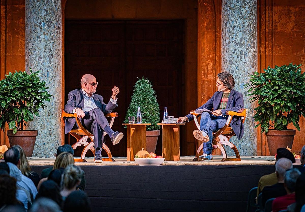 Un momento de la charla de Rushdie y Neuman.