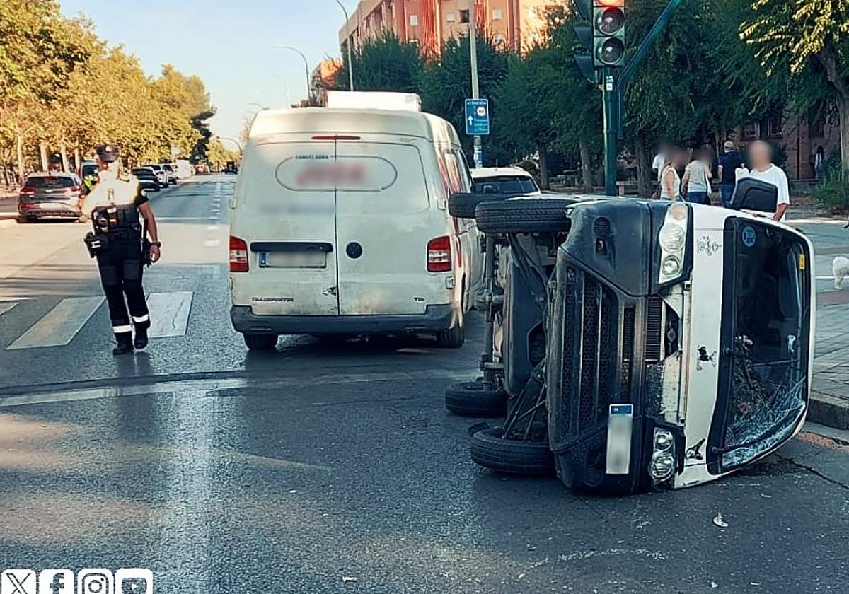Accidente en Joaquina Eguaras este sábado por la mañana.