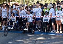 Pistoletazo de salida a una de las carreras de la décima prueba solidaria de Aspace Granada.