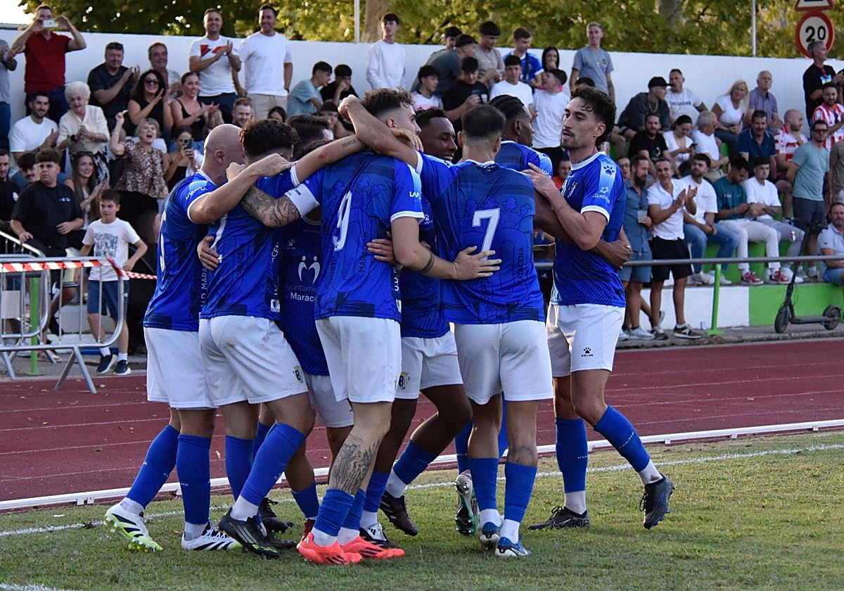 El Maracena celebra uno de sus goles al Sporting de Ceuta.