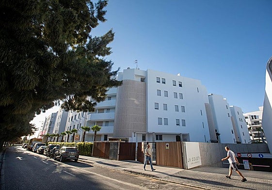 Una de las últimas avenidas de residenciales construidos en Playa Granada.