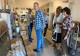 Visita del delegado Francisco José Solano al CADE de Guarromán.