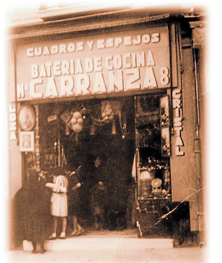 Imagen secundaria 2 - La empresa de Granada que repartía en un triciclo ahora es líder en equipos para bares y restaurantes