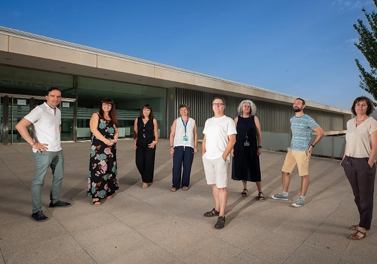 Investigadores del centro Mente, Cerebro y Comportamiento de la UGR, en el campus de Cartuja.