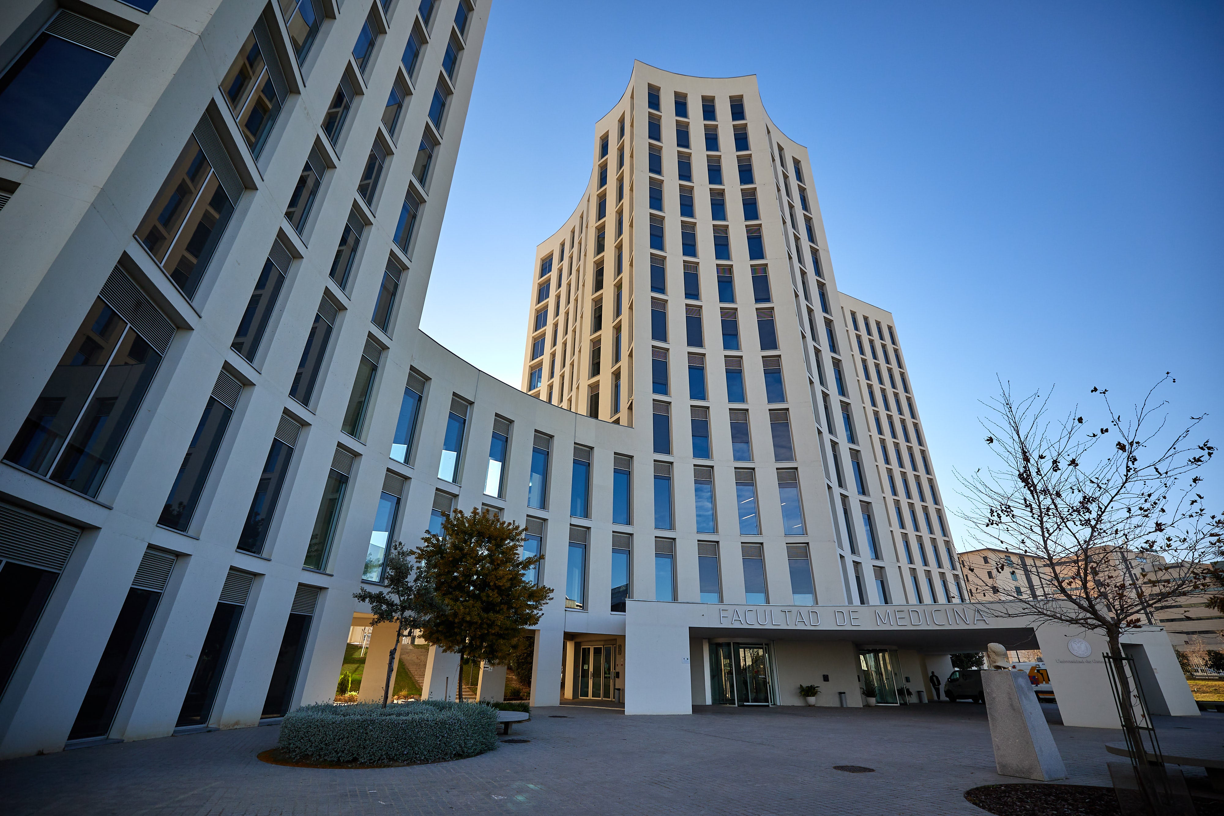 La facultad de Medicina de la UGR.