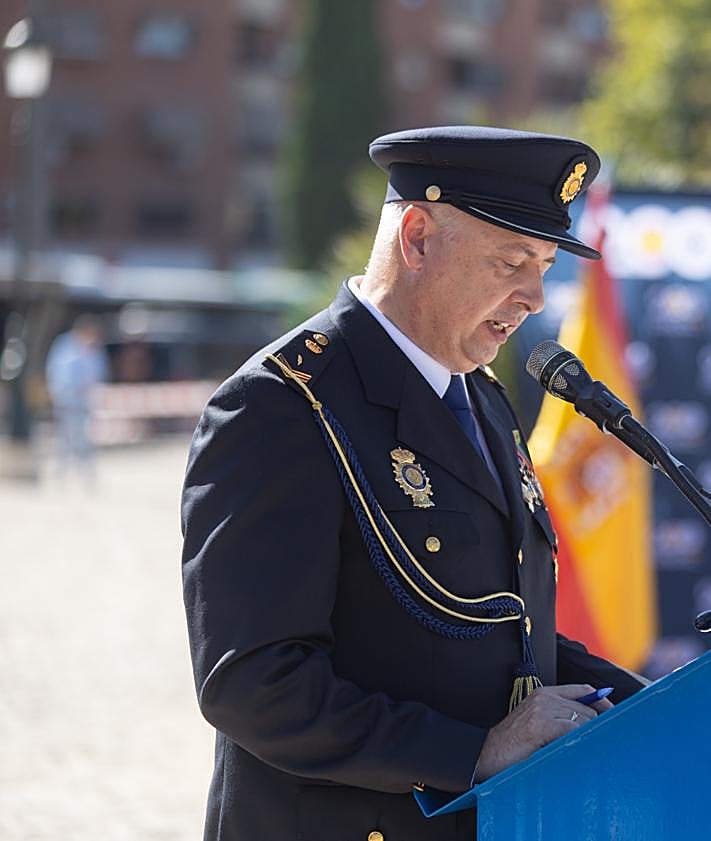 Imagen secundaria 2 - La Policía Nacional celebra su Patrón arropada por los granadinos
