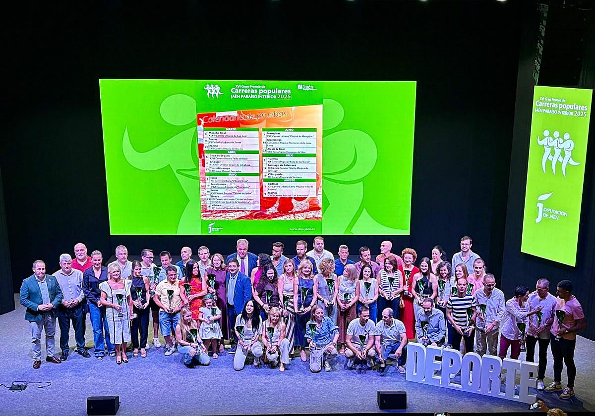 Foto de familia de los premiados.