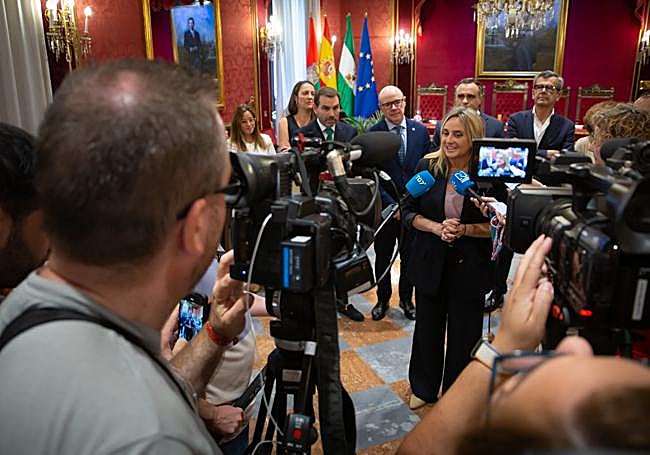La alcaldesa de Granada anuncia el nombramiento de Tassara