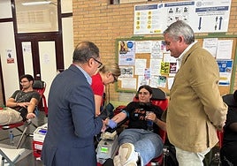 El delegado de Salud y el diretor del Centro de Donaciones de Almería, en la UAL.