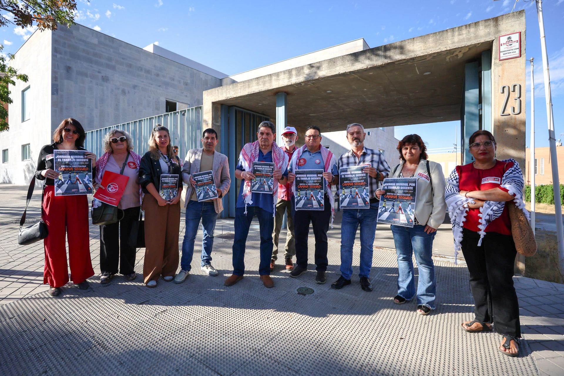 Los representantes de los sindicatos este martes en la CGE.
