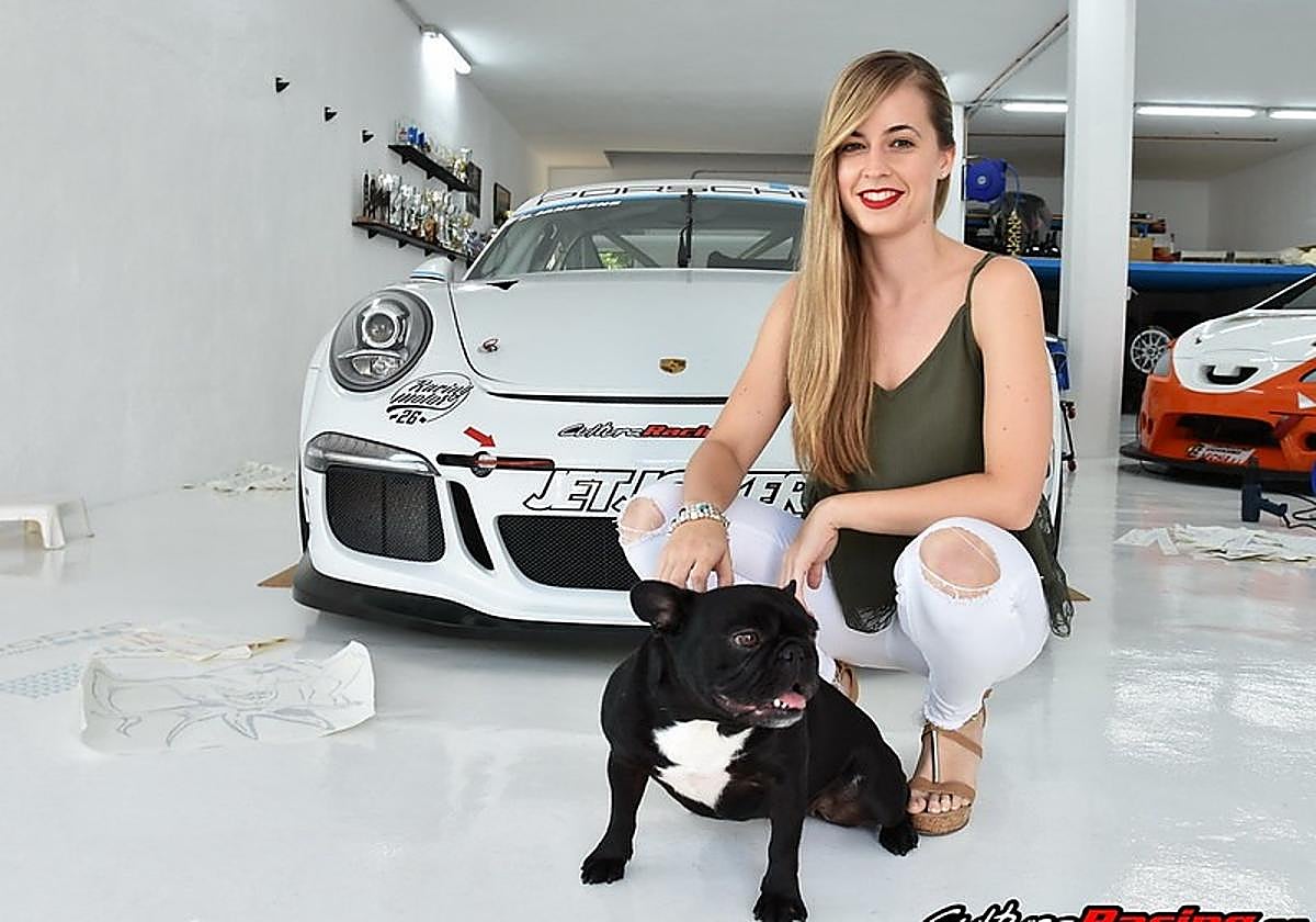 La almuñequera Solange Janssens se convierte en piloto.