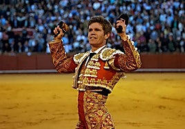 Borja Jiménez da la vuelta al ruedo con dos orejas.