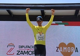 El ciclista Adrián Benito, tras ganar la Vuelta a Zamora 2025.