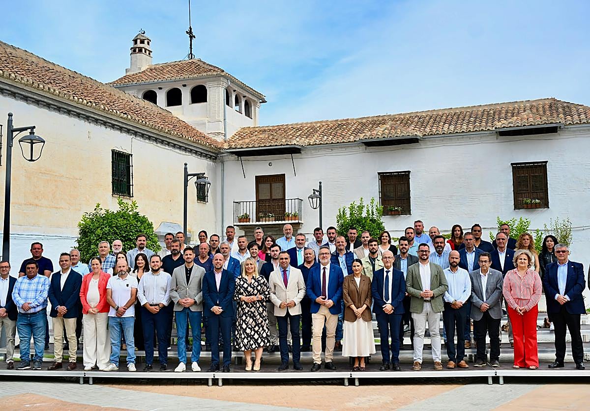 Francis Rodríguez presenta el plan de fondos europeos ante los alcaldes.