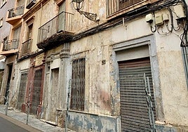 Edificio en la calle Hernán Cortés.