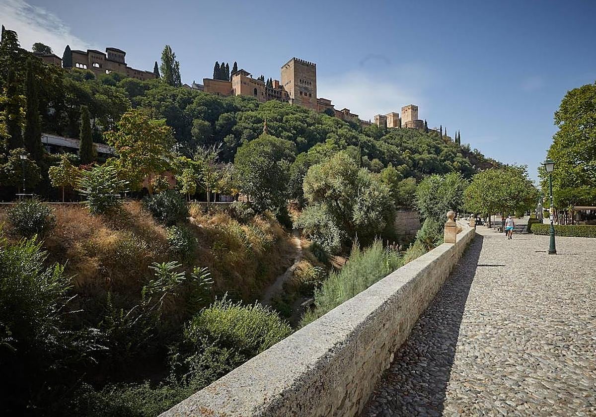 El Paseo de Romayla tendrá iluminación tenue para no competir con la Alhambra.