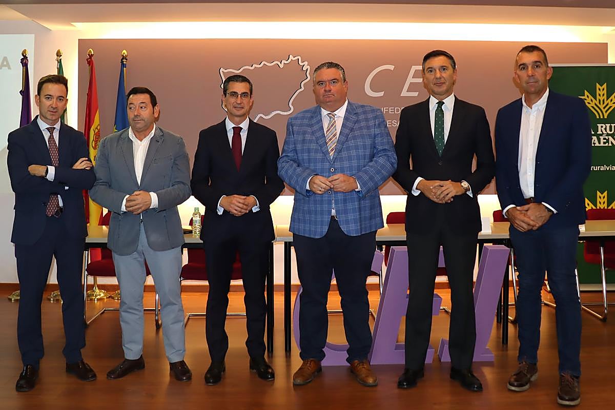 Imagen de la reunión entre los representantes de la CEJ y Caja Rural.