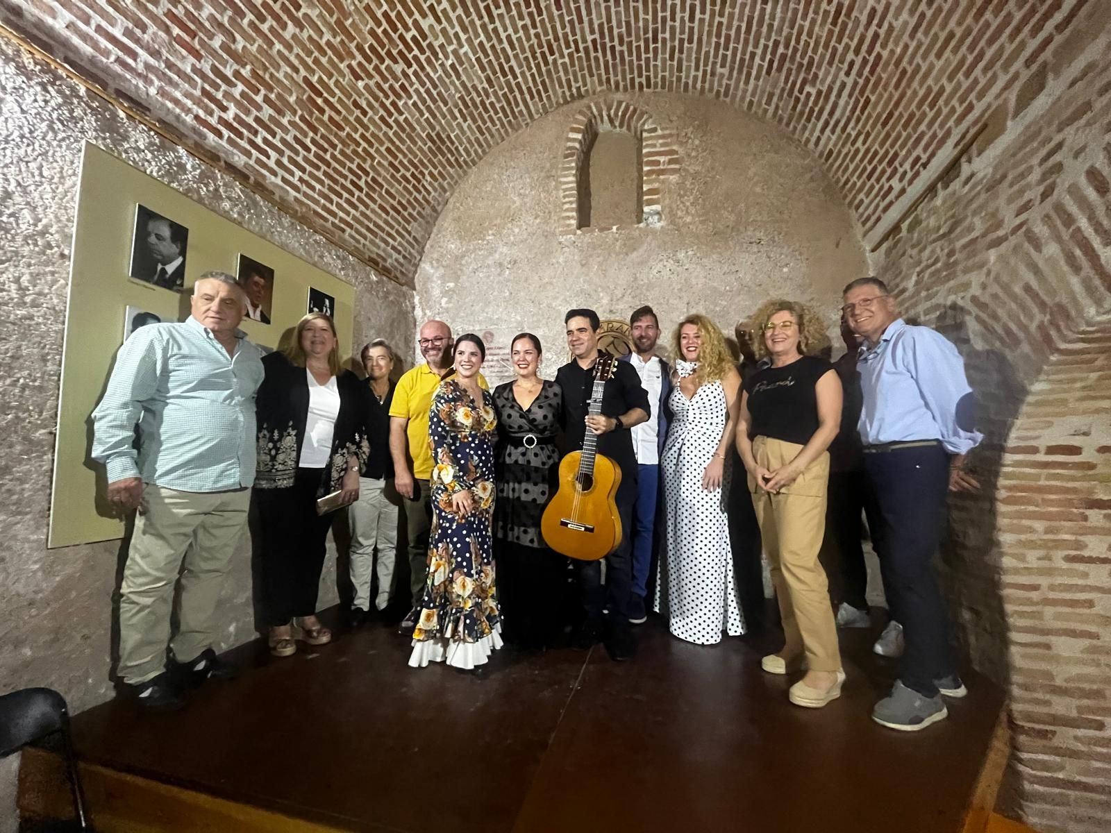 Visita de los asociados de Ashal a la peña flamenca.