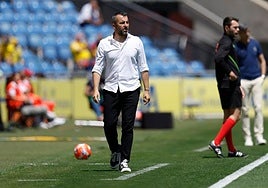 Diego Martínez dirige a Las Palmas durante su último partido allí.