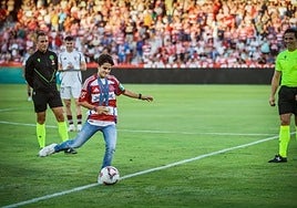 Saque de honor de María Pérez hace un año.